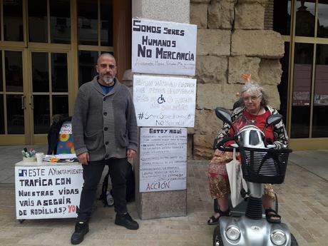 No me va a callar ni debajo tierra .