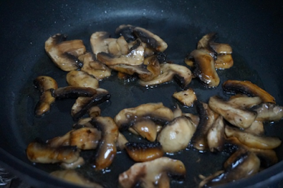 Pechugas de pollo con champiñones Pechugas de pollo con champiñones