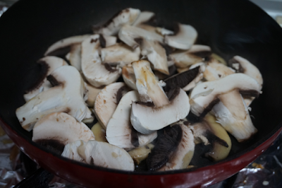 Pechugas de pollo con champiñones Pechugas de pollo con champiñones