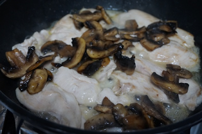 Pechugas de pollo con champiñones Pechugas de pollo con champiñones