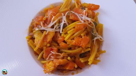 Fideuá con merluza y calabaza