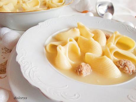 Sopa de galets con albondiguillas para Navidad
