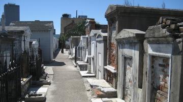 LOS 4 CEMENTERIOS EMBRUJADOS MAS TERRORIFICOS DEL PLANETA