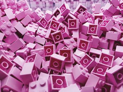 Piezas de Lego en color rosa