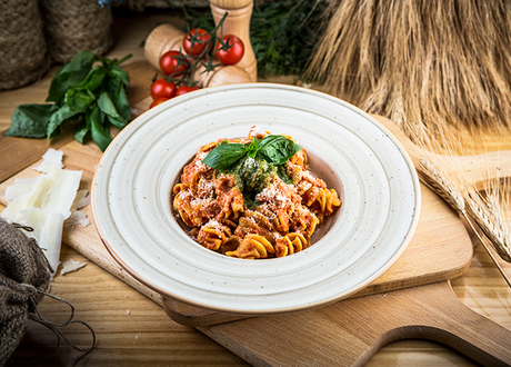Fusilli con pomodoro y pesto Fusilli con pomodoro y pesto