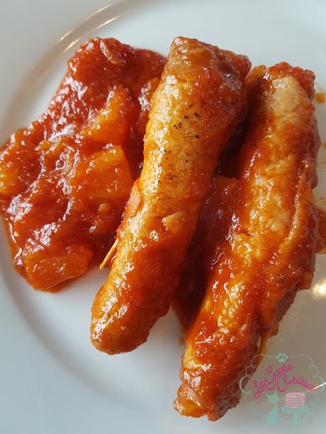 ROLLITOS DE LOMO CON JAMON Y PIÑA EN SALSA BARBACOA. ROLLITOS DE LOMO CON JAMON Y PIÑA EN SALSA BARBACOA.