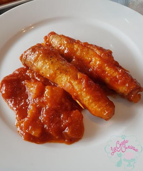 ROLLITOS DE LOMO CON JAMON Y PIÑA EN SALSA BARBACOA. ROLLITOS DE LOMO CON JAMON Y PIÑA EN SALSA BARBACOA.