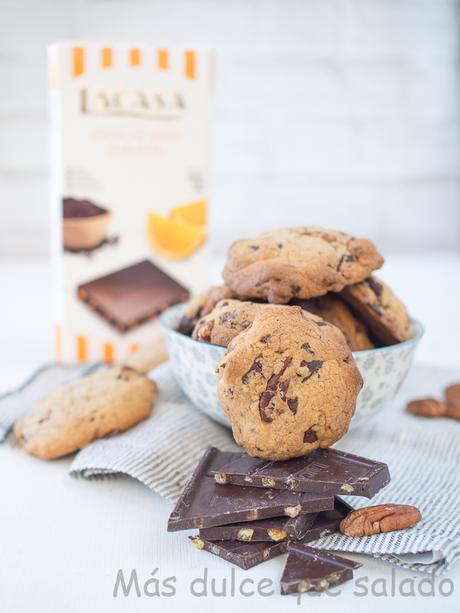 Galletas con chocolate negro y naranja