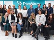 Psicólogos PsicoAbreu, líder atención psicológica, inaugura Málaga gran gabinete innovador