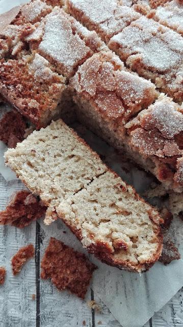 Bizcocho de Leche Caliente y Avellanas