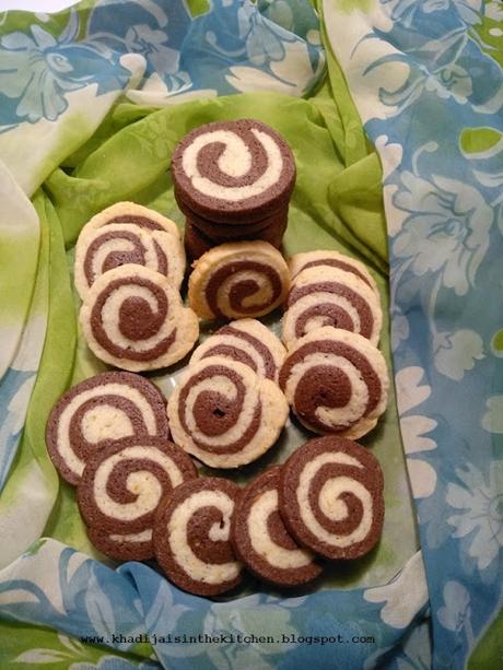 BISCUITS SPIRALES AU CITRON / LEMON PINWHEEL COOKIES / GALLETAS ESPIRAL DE LIMÓN / بيسكويت حلزوني بالليمون