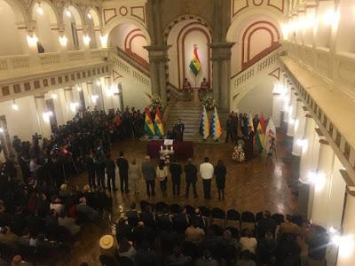 El chapucero golpe de Estado boliviano, con la Biblia y la espada. (Notas para entender la crisis política y social del país) El chapucero golpe de Estado boliviano, con la Biblia y la espada. (Notas para entender la crisis política y social del país)