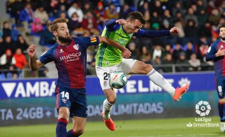 Un Huesca plano, bate a la Ponferradina en el Alcaraz