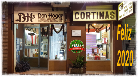 - Escaparate de Navidad. ***