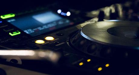 Aprovecha el Black Friday y compra música con importantes descuentos