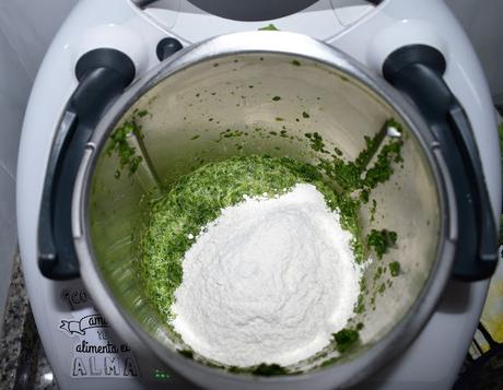 Crepes de espinacas relleno de jamón serrano y queso