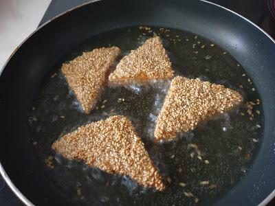 PAN DE SÉSAMO Y GAMBAS