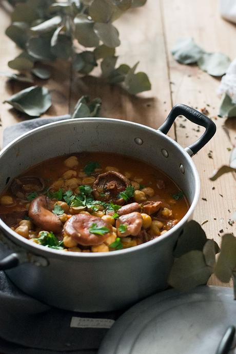 GARBANZOS CON NISCALOS