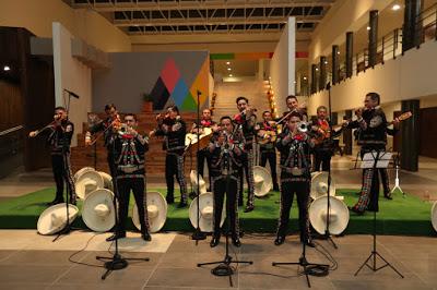 ENCANTA MARIACHI ÁNGELES DE CALIMAYA A PÚBLICO EN EL COMEM