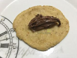 EMPANADILLAS PESTIÑADAS RELLENAS DE CREMA DE CACAO