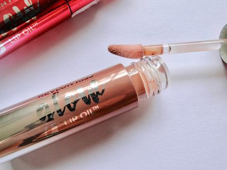 Los lanzamientos de Revlon Kiss: lip oil y cloud blotted.