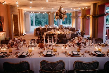 Boda en casa indiana Barcelona boda boho mesa decoración velas floral crema ocre naranja www.bodasdecuento.com