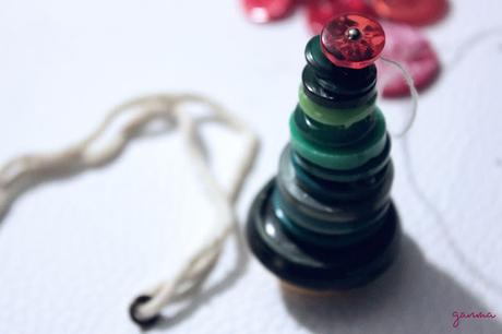 DIY: Árbol de Navidad con botones