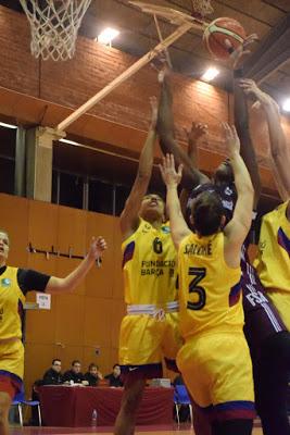 Galería de escenas del Bàsquet Femení Sant Adrià-Barça CBS (Liga Femenina 2)