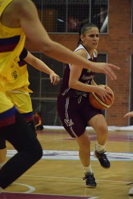 Galería de escenas del Bàsquet Femení Sant Adrià-Barça CBS (Liga Femenina 2)