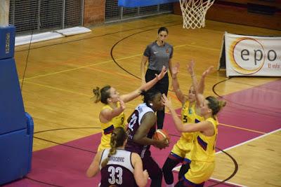 Galería de escenas del Bàsquet Femení Sant Adrià-Barça CBS (Liga Femenina 2)