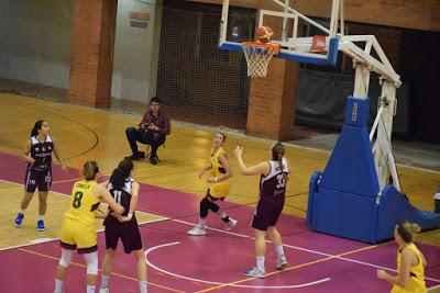 Galería de escenas del Bàsquet Femení Sant Adrià-Barça CBS (Liga Femenina 2)