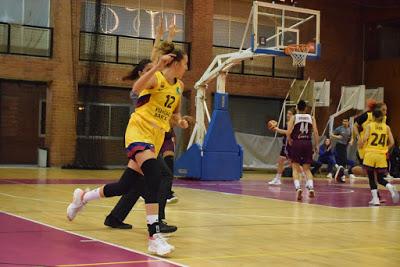 Galería de escenas del Bàsquet Femení Sant Adrià-Barça CBS (Liga Femenina 2)