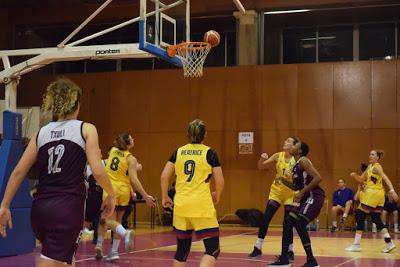 Galería de escenas del Bàsquet Femení Sant Adrià-Barça CBS (Liga Femenina 2)