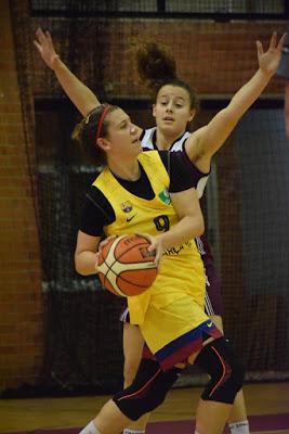 Galería de escenas del Bàsquet Femení Sant Adrià-Barça CBS (Liga Femenina 2)