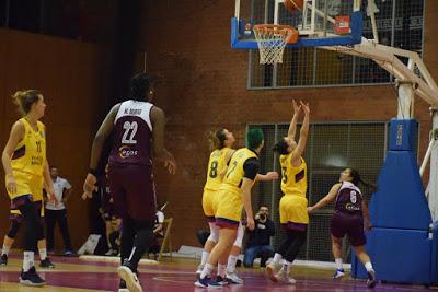 Galería de escenas del Bàsquet Femení Sant Adrià-Barça CBS (Liga Femenina 2)