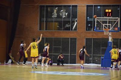 Galería de escenas del Bàsquet Femení Sant Adrià-Barça CBS (Liga Femenina 2)