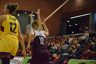 Galería de escenas del Bàsquet Femení Sant Adrià-Barça CBS (Liga Femenina 2)