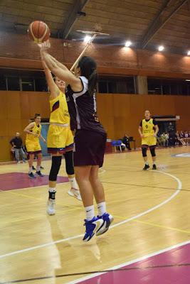 Galería de escenas del Bàsquet Femení Sant Adrià-Barça CBS (Liga Femenina 2)