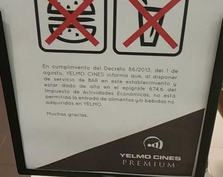 ¿Es legal prohibir la entrada al cine con comida de fuera?