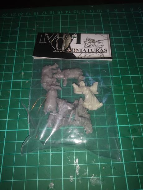 Foto-reseña de figuras de MOM Miniaturas: Esqueletos, cerdos y mas...