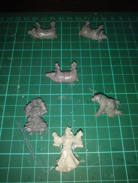 Foto-reseña de figuras de MOM Miniaturas: Esqueletos, cerdos y mas...