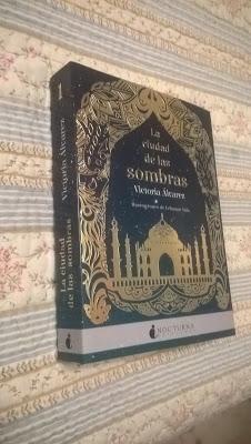 “La ciudad de las sombras” (Victoria Álvarez)