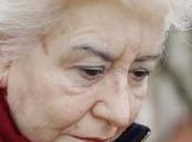 escultura hiperrealista contra soledad