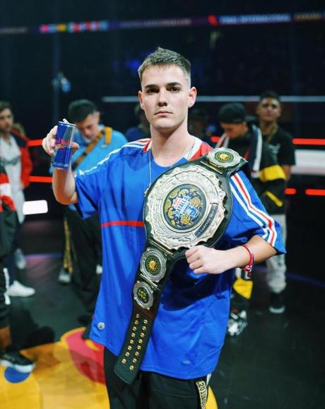 Bnet se corona campeón internacional de Red Bull Batalla de los Gallos