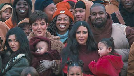 Kanye West reúne a su familia en el videoclip de ‘Closed on Sunday’ Nuevo vídeo de Kanye West
