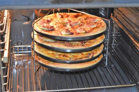 Pizza con jamón ibérico, queso de cabra y higos