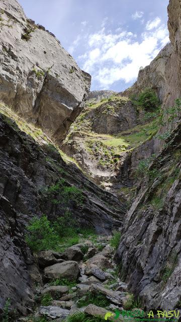 RUTA del DESFILADERO DE LOS CALDERONES desde PIEDRASECHA Desfiladero de los Calderones, León