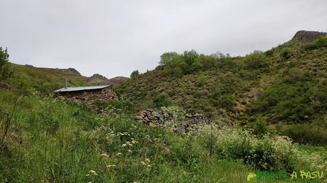 RUTA del DESFILADERO DE LOS CALDERONES desde PIEDRASECHA Llegando a Santas Martas desde Vichidiechas