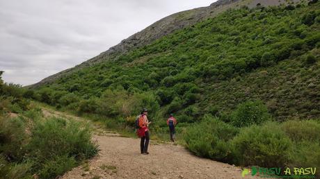 RUTA del DESFILADERO DE LOS CALDERONES desde PIEDRASECHA Desvío a la derecha para tomar el sendero a Santas Martas
