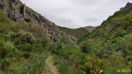 RUTA del DESFILADERO DE LOS CALDERONES desde PIEDRASECHA Entrada al Desfiladero de los Calderones desde Santas Martas